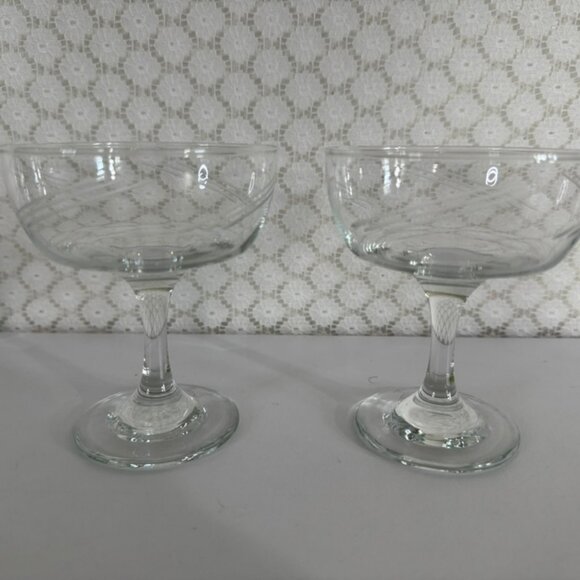 Vtg Coupe Etched Glass Champagne / Cocktail / Sherbet Stemware - Set of 2 EUC - Picture 3 of 6